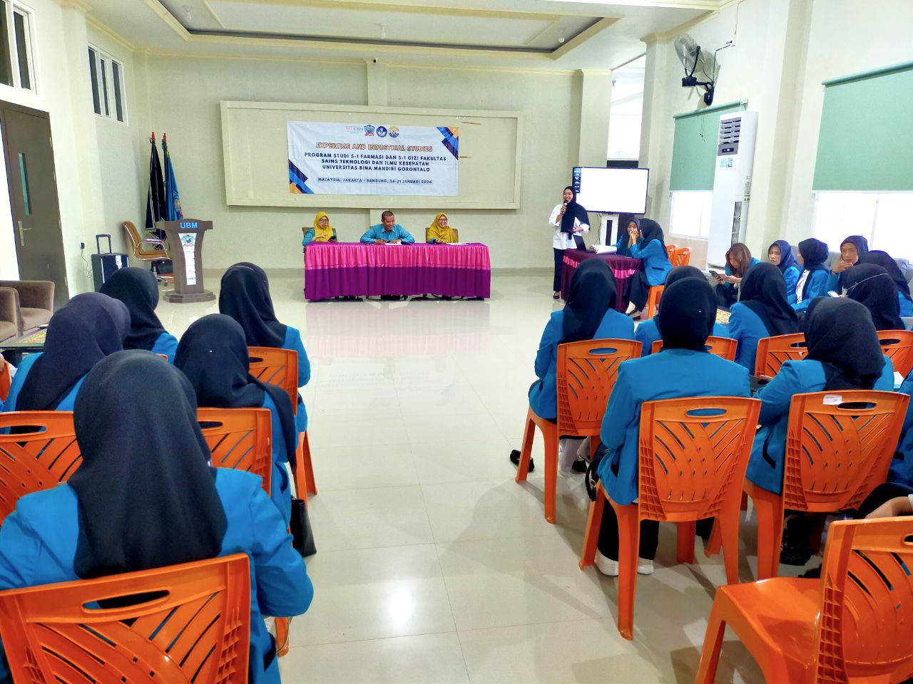 Mahasiswa Prodi Farmasi dan Gizi UBMG Gelar Diseminasi Hasil Benchmark Internasional