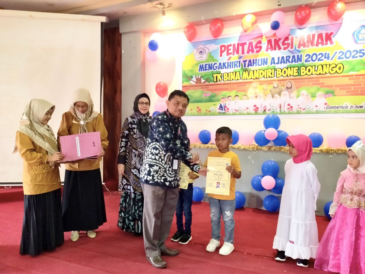 Pentas Aksi Siswa TK Bina Mandiri Gorontalo, Dr. Azis: YBMG Komitmen Hadirkan Layanan Pendidikan Terbaik