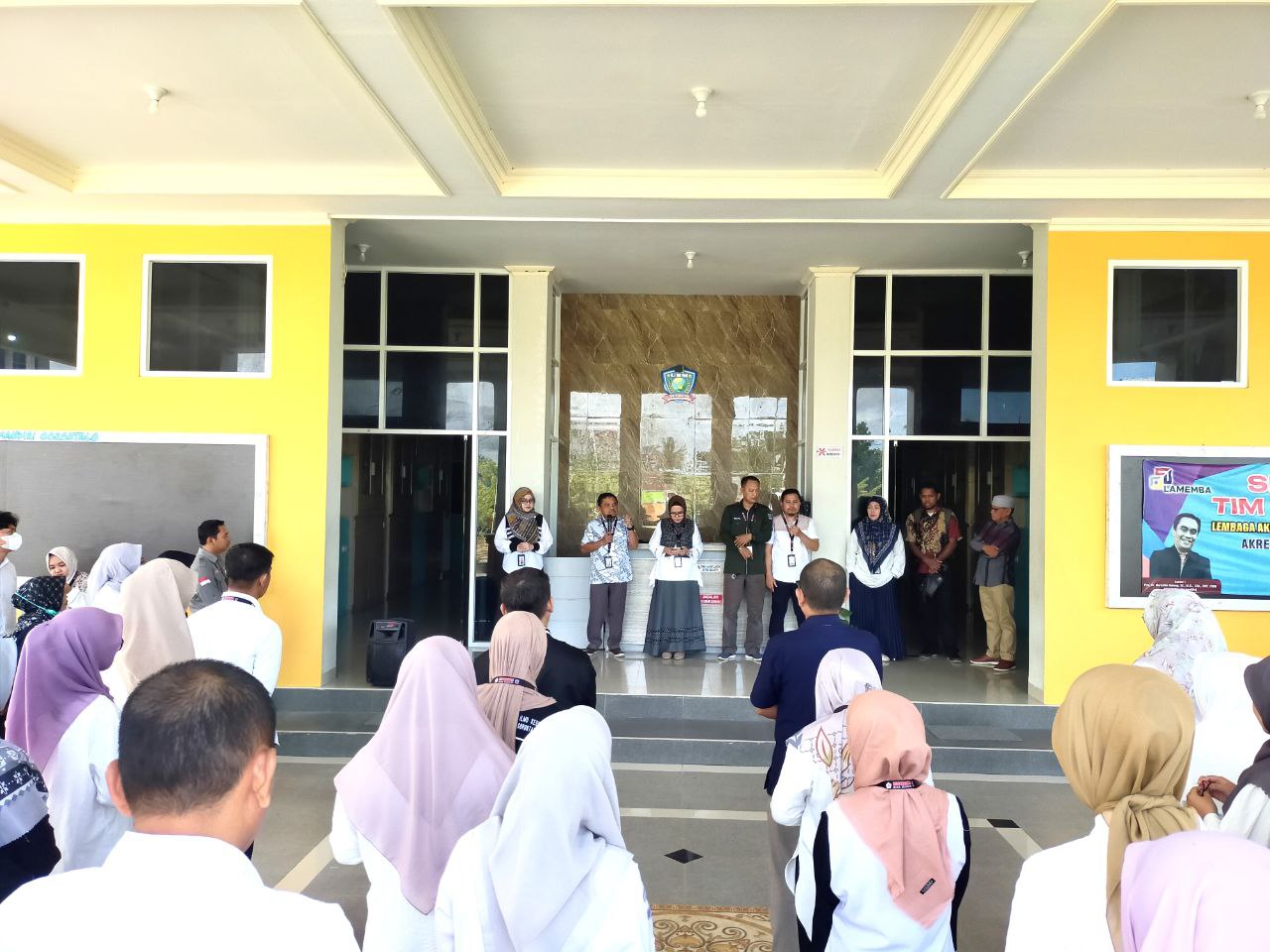 Ketua YBMG Instruksikan Civitas Akademika untuk Tertib Sholat Berjamaah di Musholla At Tin