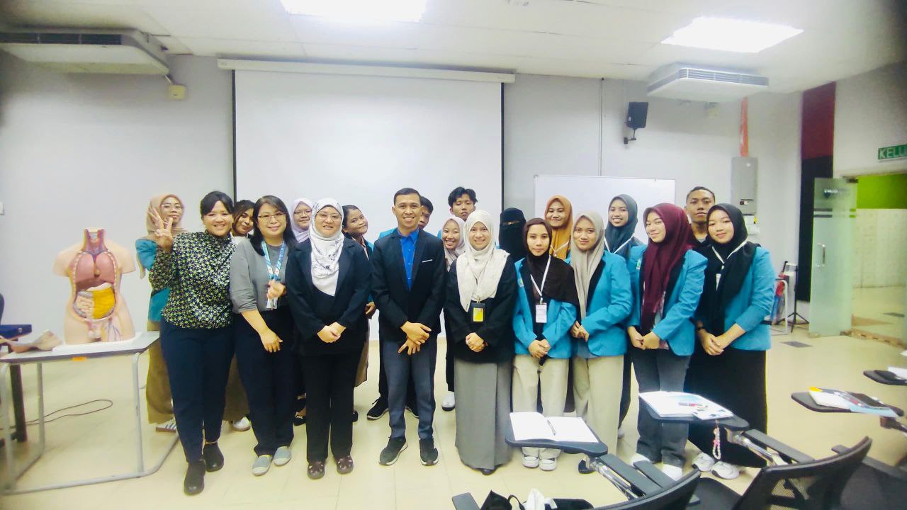 Peserta KKM Internasional UBM Gorontalo, Disambut Dekan Farmasi Universiti Malaya