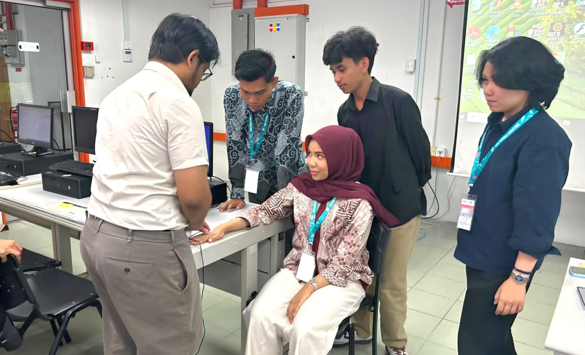 KKMI Internasional UBMG Bawa Mahasiswa Menjelajah Masa Depan Kesehatan Berbasis AI