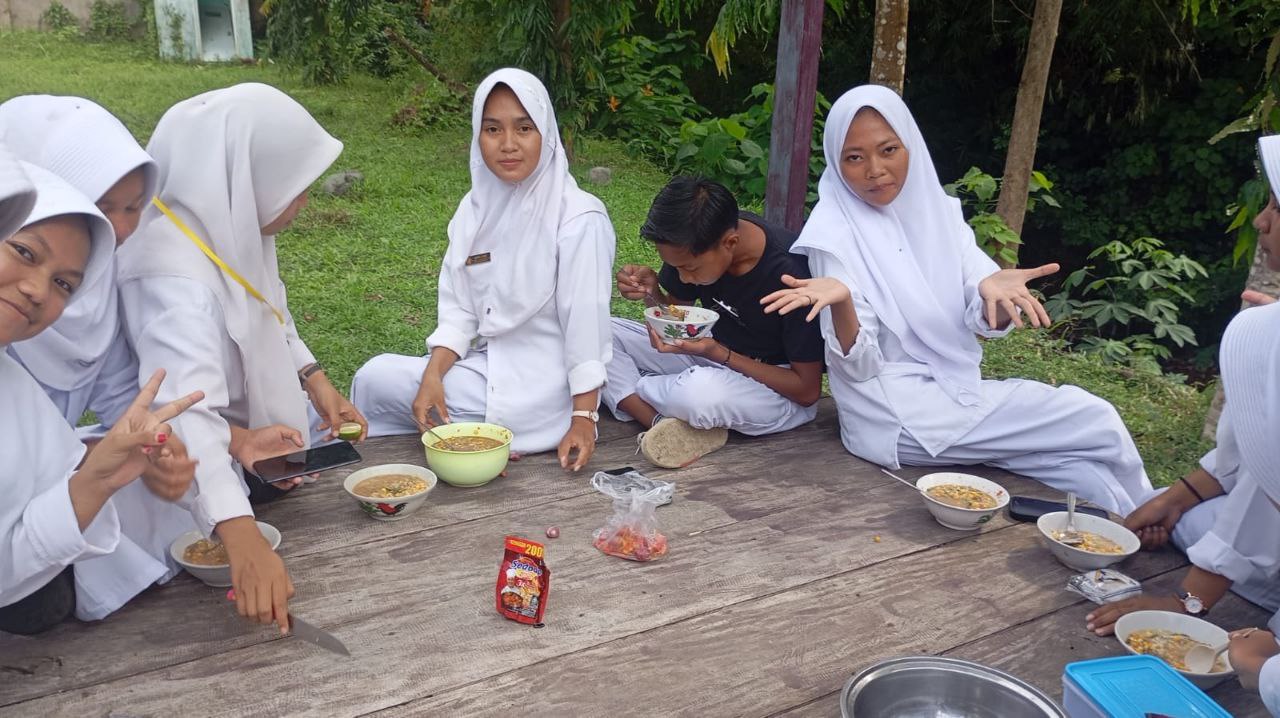 Siswa SMK Bina Mandiri Boalemo Praktek Masak Kuliner Khas Gorontalo, Lestarikan Budaya Lokal