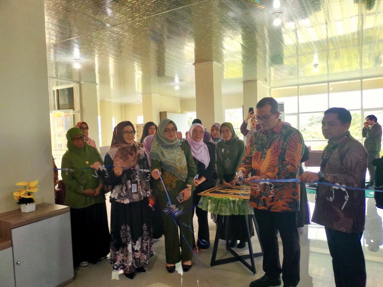 Usai Sampaikan Materi Konflik Rusia-Ukraina, Dubes Arief Resmikan Pusat Studi Eropa Timur di Perpustakaan UBM Gorontalo