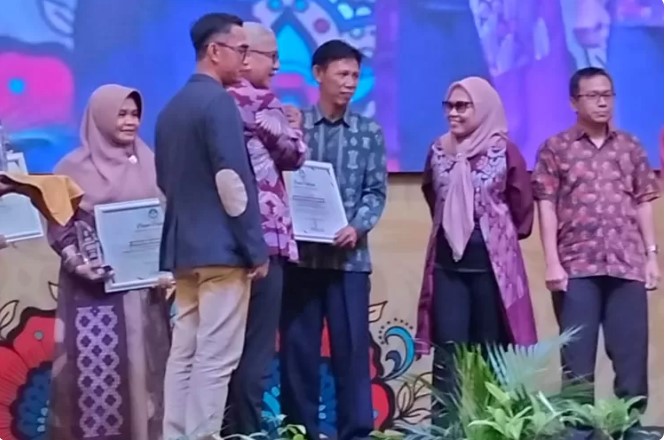BPMP Provinsi Gorontalo Berikan Penghargaan UBM Gorontalo Institusi Concern pada Pendidikan Khusus