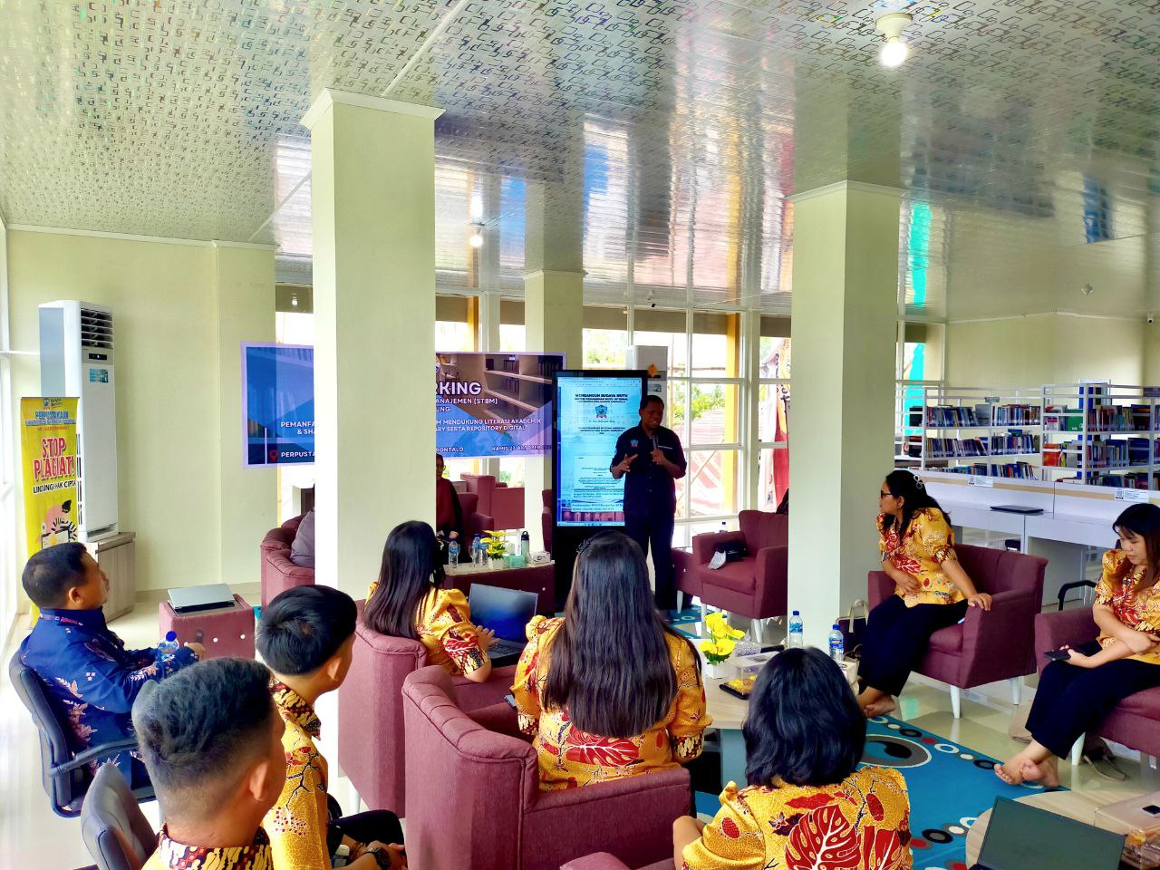UBM Gorontalo Dorong STBM Dua Sudara Bitung Bertransformasi melalui Kolaborasi dan Pemanfaatan Perpustakaan E-Digital