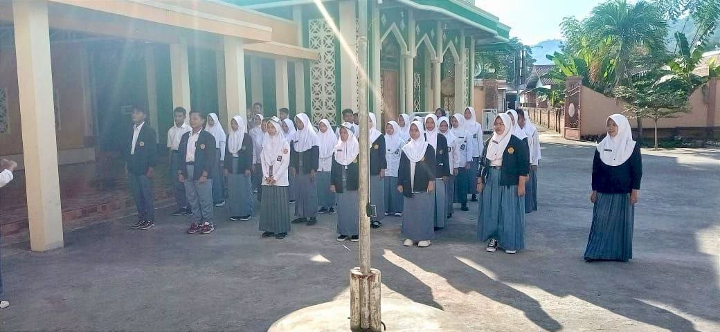 Hari Pertama Belajar Mengajar di SMKS Bina Mandiri Boalemo, Yuriko: Siswa Vokasi Tak Hanya Kuasai Teori, Tapi Keterampilan Berbasis Kompetensi