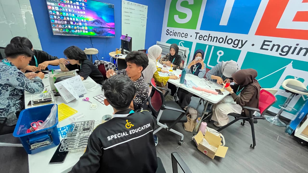 KKM Internasional UBMG di Universiti Malaya Perkuat Kompetensi Mahasiswa melalui Pembelajaran Sains dan STEM