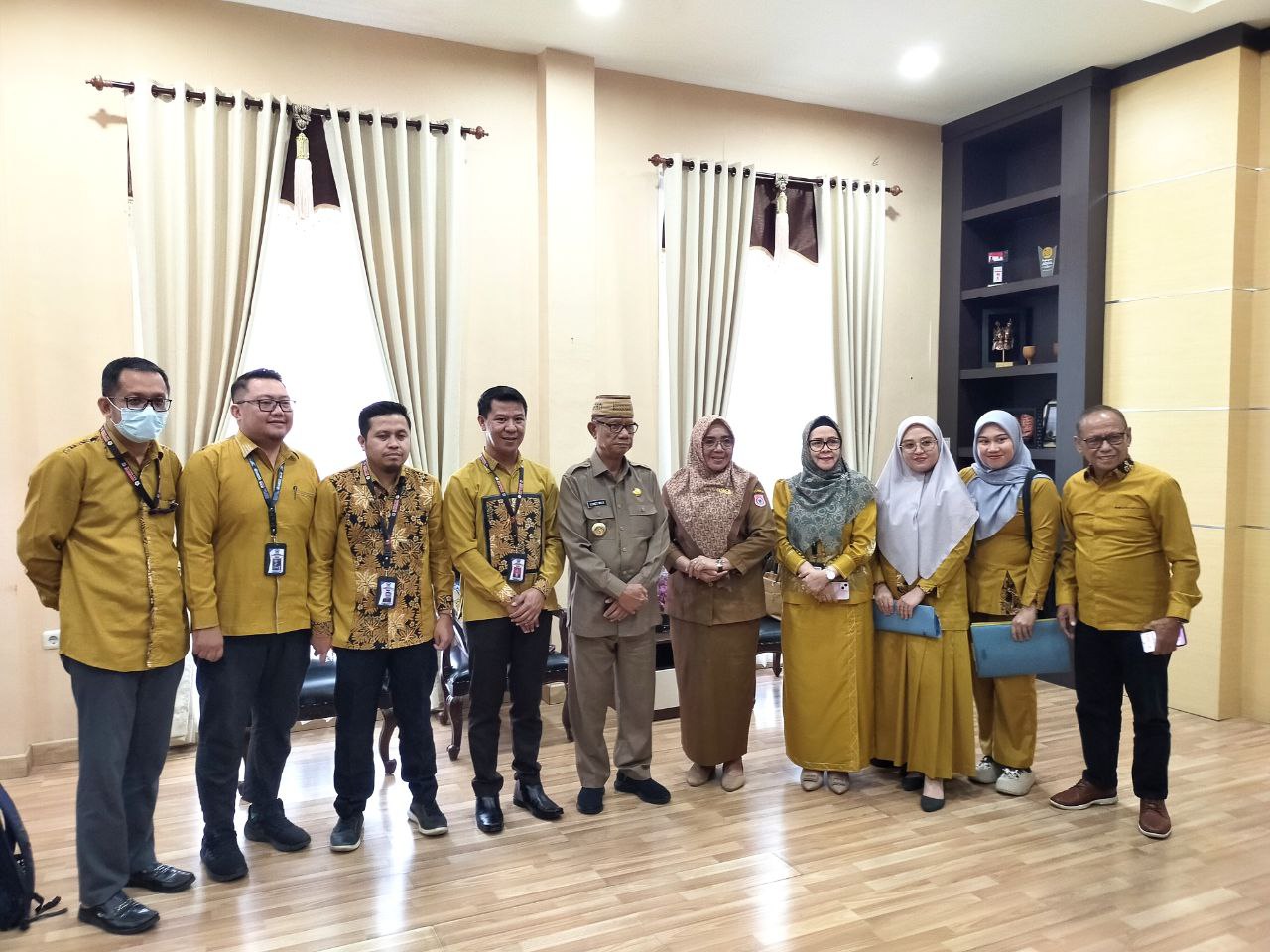 Rektor UBM Gorontalo dan Kepala SMKS Bina Mandiri Bone Bolango, Audiensi dengan Bupati Ismet Mile