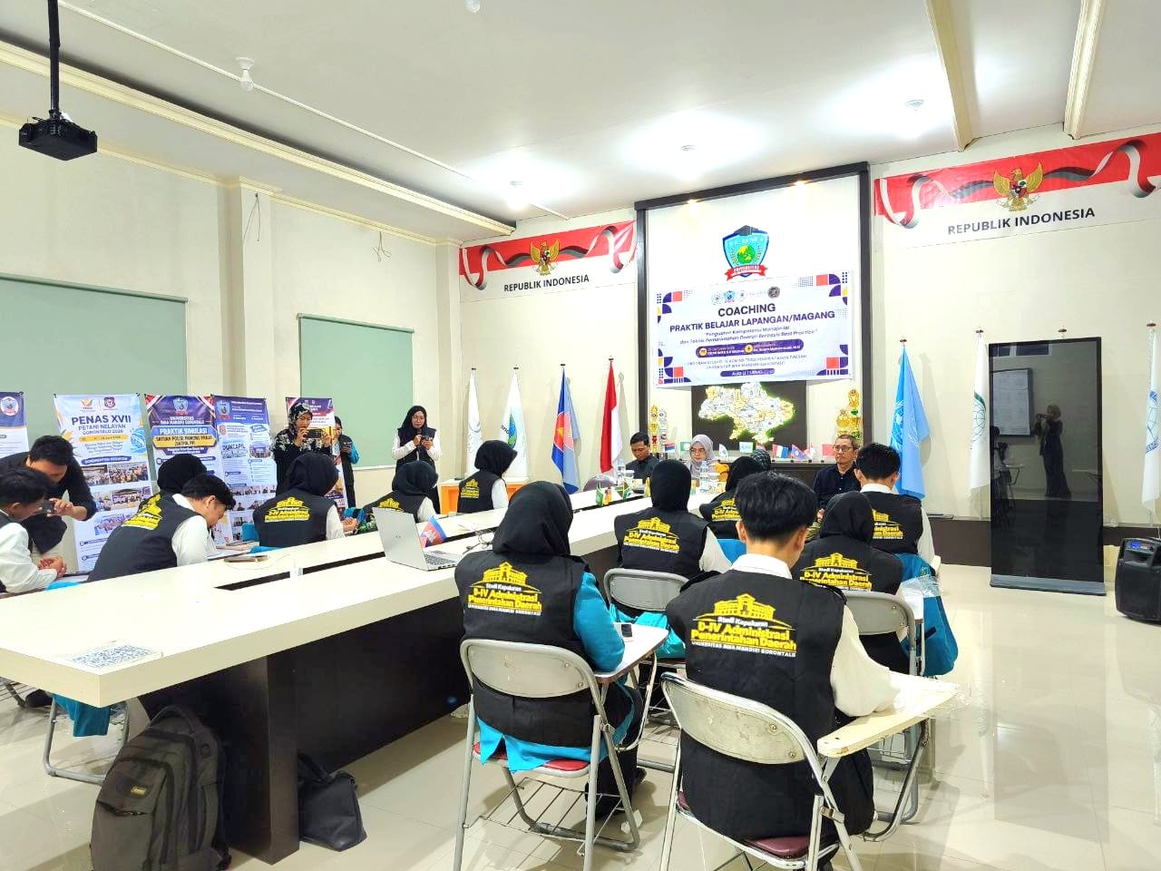 UBMG Bekali Mahasiswa APD untuk PBL/Magang di Bandung, Perkuat Kesiapan Kerja dan Mentalitas - gambar 2