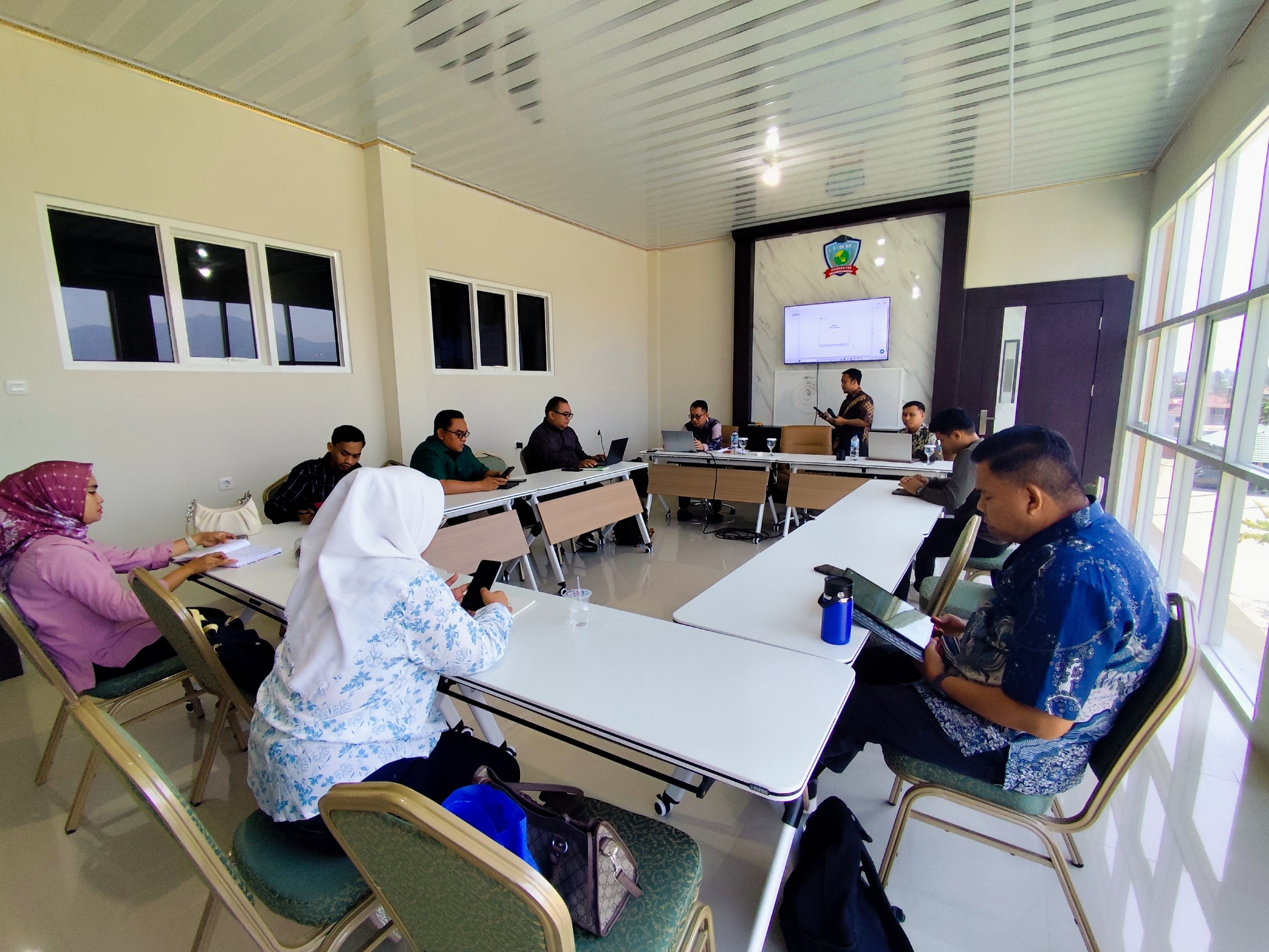 Perkuliahan Perdana Program Doktor S3 Manajemen UBMG Resmi Dimulai, Hadirkan Tim Teaching dan Guru Besar - gambar 2
