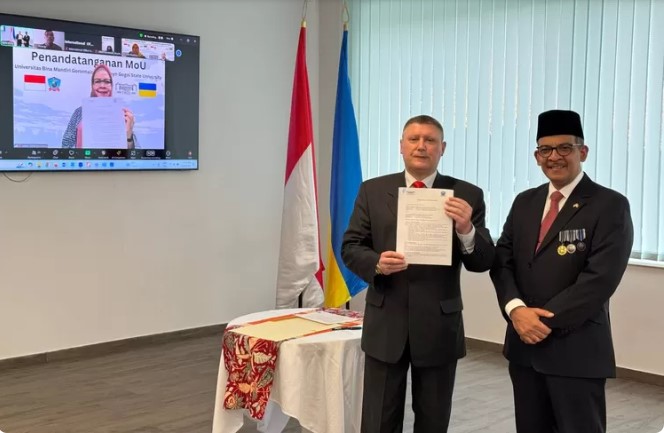 Kedubes RI Ukraina Gelar Upacara Hari Pahlawan, Dirangkaikan Penandatanganan MoU UBM Gorontalo dan Nizhyn Gogol State University