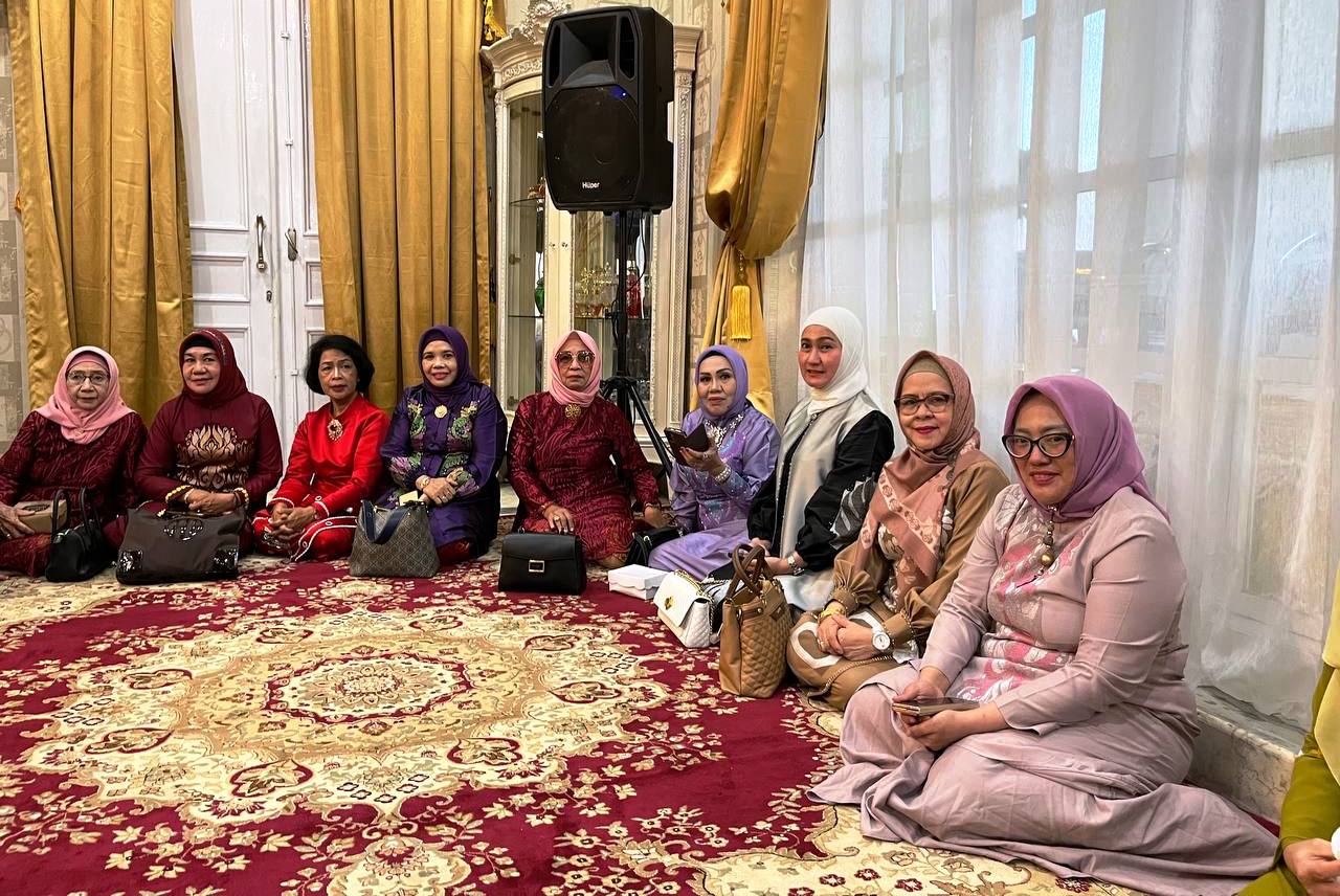 Rektor UBM Hadiri Upacara Kebesaran Adat Moloopu Gubernur Gorontalo Gusnar Ismail