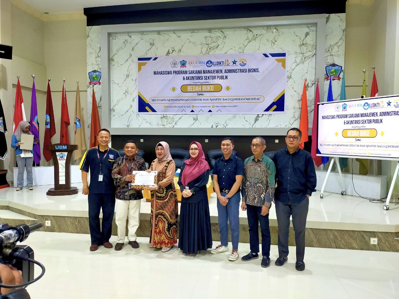 Kampus UBMG Perkuat Budaya Literasi dan Kepemimpinan Mahasiswa, melalui Bedah Buku Kepemimpinan Otentik dan Adaptif