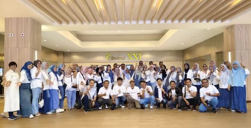 Keseruan Acara Makan dan Nonton Bareng Keluarga Besar YBMG